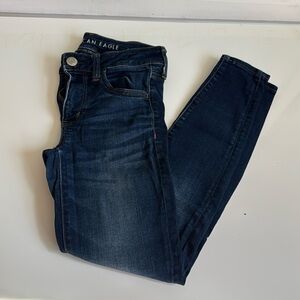 American Eagle Outfitters skinny jegging